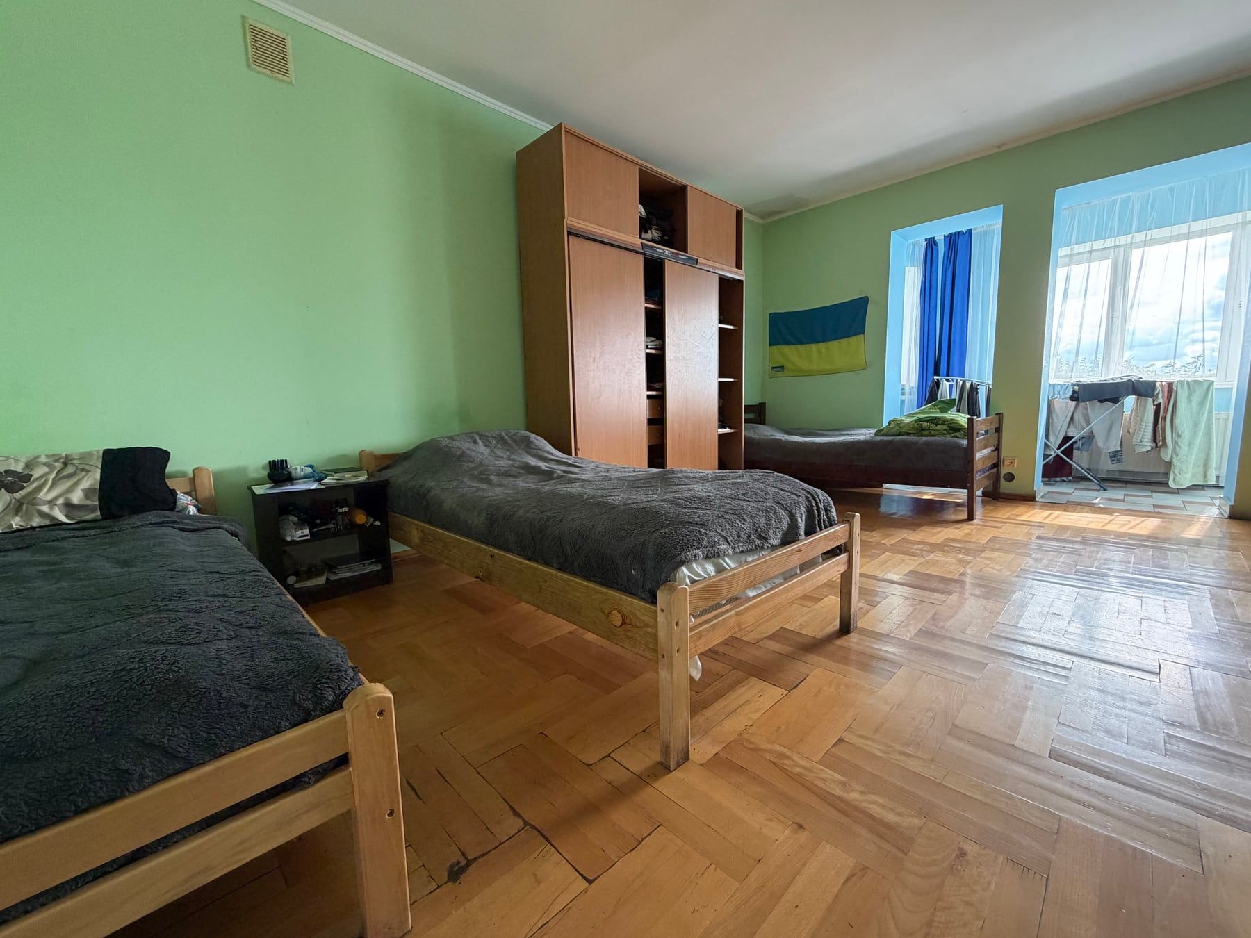 Кімната з кількома ліжками